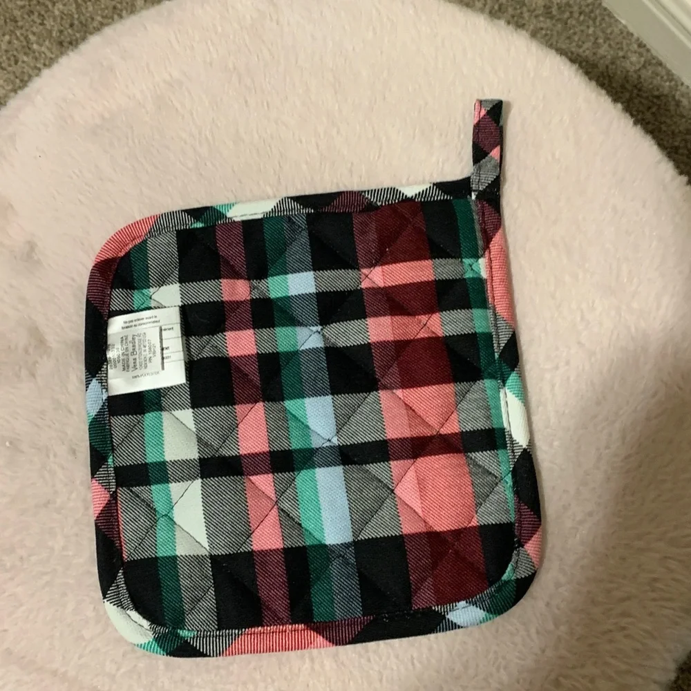 LMT: Vera Bradley 5 Piece Plaid Print Runner, Pot Holder, 2 Dish Towels Set